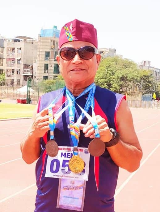 दिल्ली में आयोजित नेशनल मास्टर्स गेम्स में पदक जीतने वाले कोटद्वार के मास्टर एथलीट महावीर सिंह 