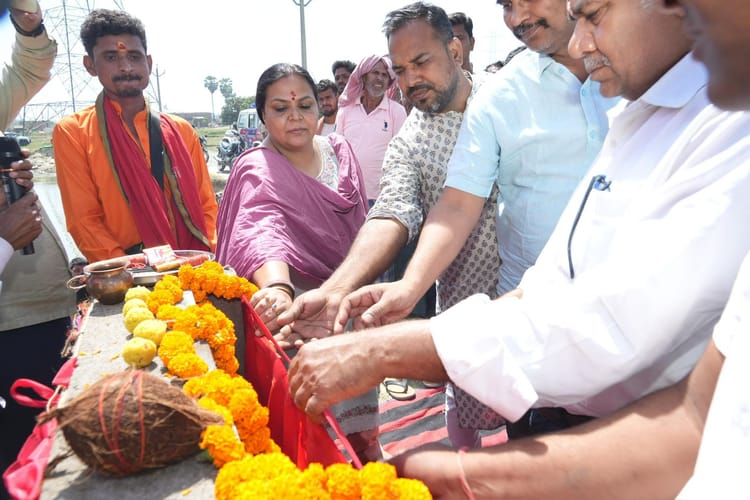 Ranchi: गोड्डा में विकास योजनाओं की सौगात, मंत्री दीपिका पांडेय सिंह ने उद्घाटन कर दोहराई सरकार की प्रतिबद्धता