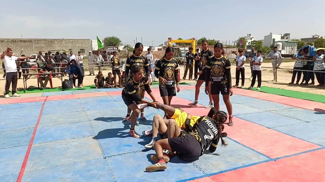 12जेएनडी17:कबड्डी प्रतियोगिता में हिस्सा लेते खिलाड़ी। संवाद