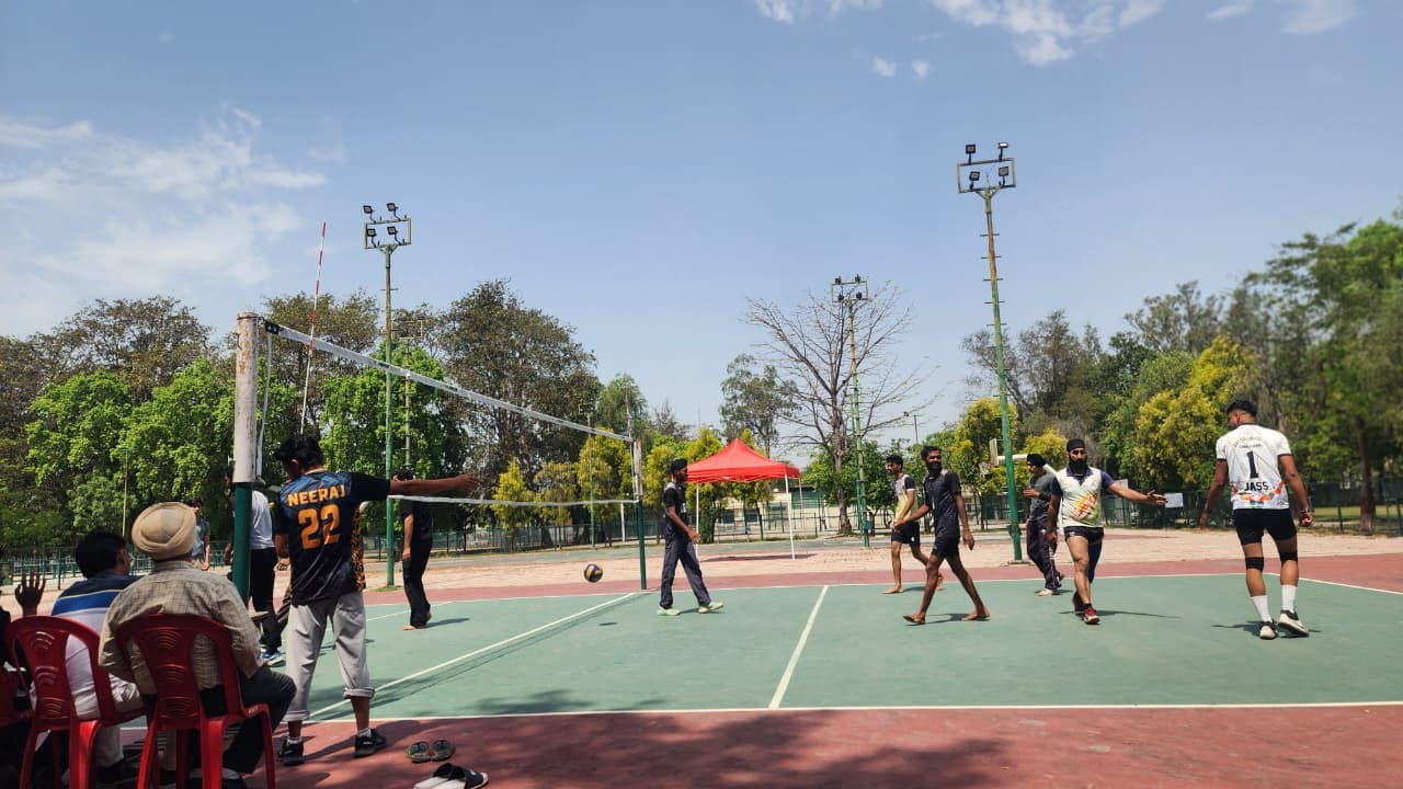 GRSD, CBRHA Parade and PKR Vatika teams won in volleyball.