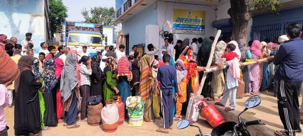 Uproar over not getting cylinder even after booking