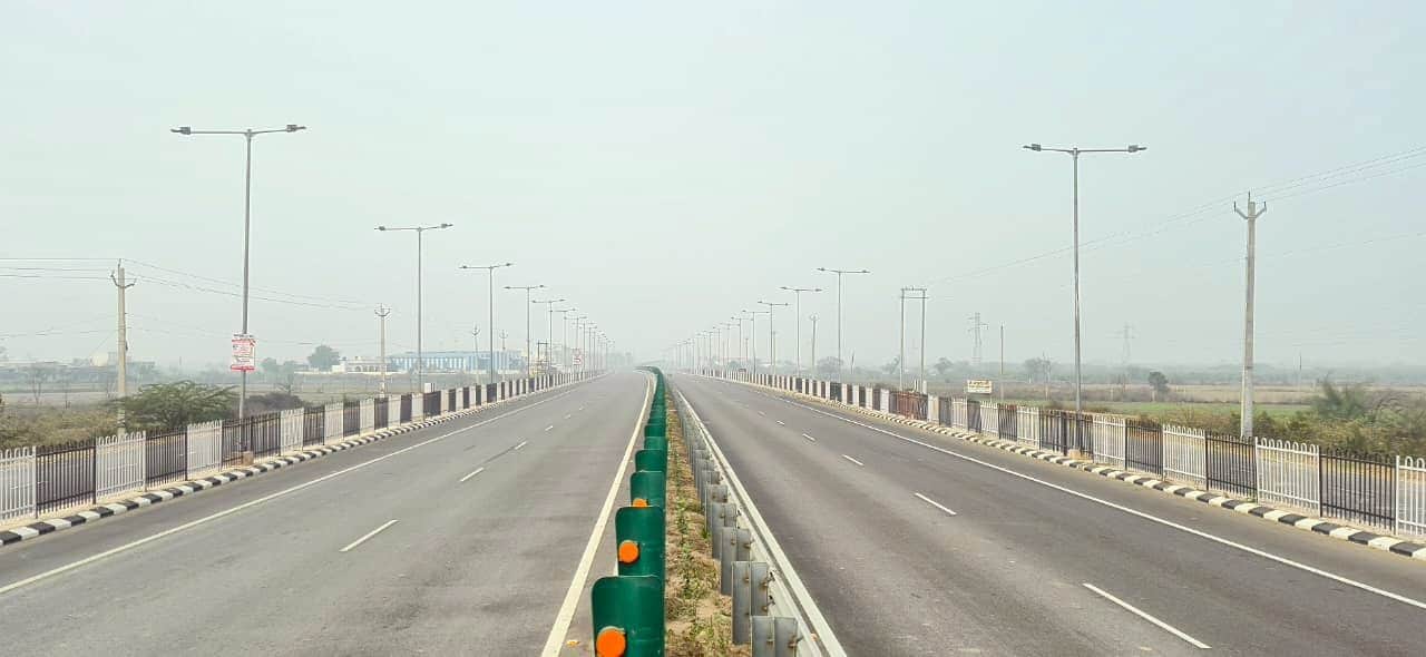 भिवानी-हांसी राष्ट्रीय राजमार्ग। 
