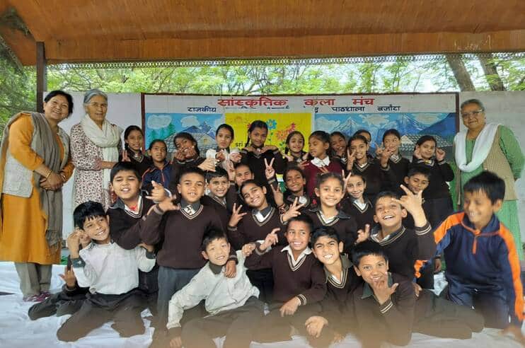 बजौरा में श्री श्री संस्कार केंद्र कुल्लू ने 6 से 10 वर्ष की आयु के बच्चों के लिए फाउंडेशन इंस्