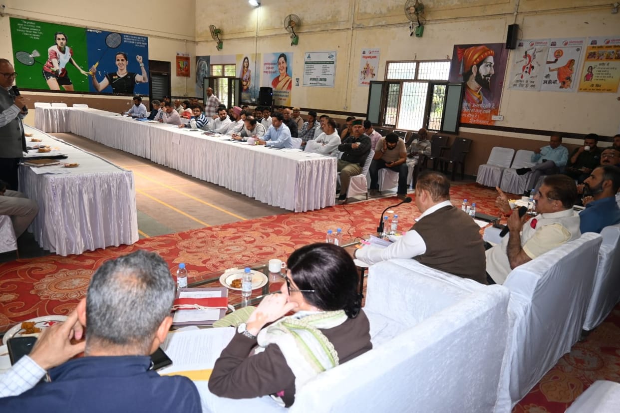Discussion was held on raising the lifetime membership fee to 2000 and the annual subscription to 1000.