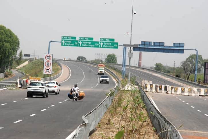 एक्सप्रेसवे रोशन हुआ न तीसरी आंख खुली की खबर से संबंधित फोटो । मवीकलां गांव से देहरादून की तरफ