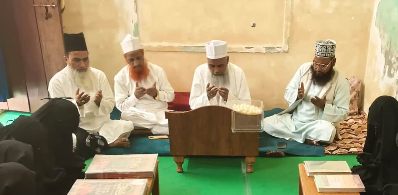 फोटो-11- नगर के मोहल्ला बलुहा स्थित मदरसा दारुल उलूम इमामे आजम लिलबनात में आलिम कोर्स के नए ताल