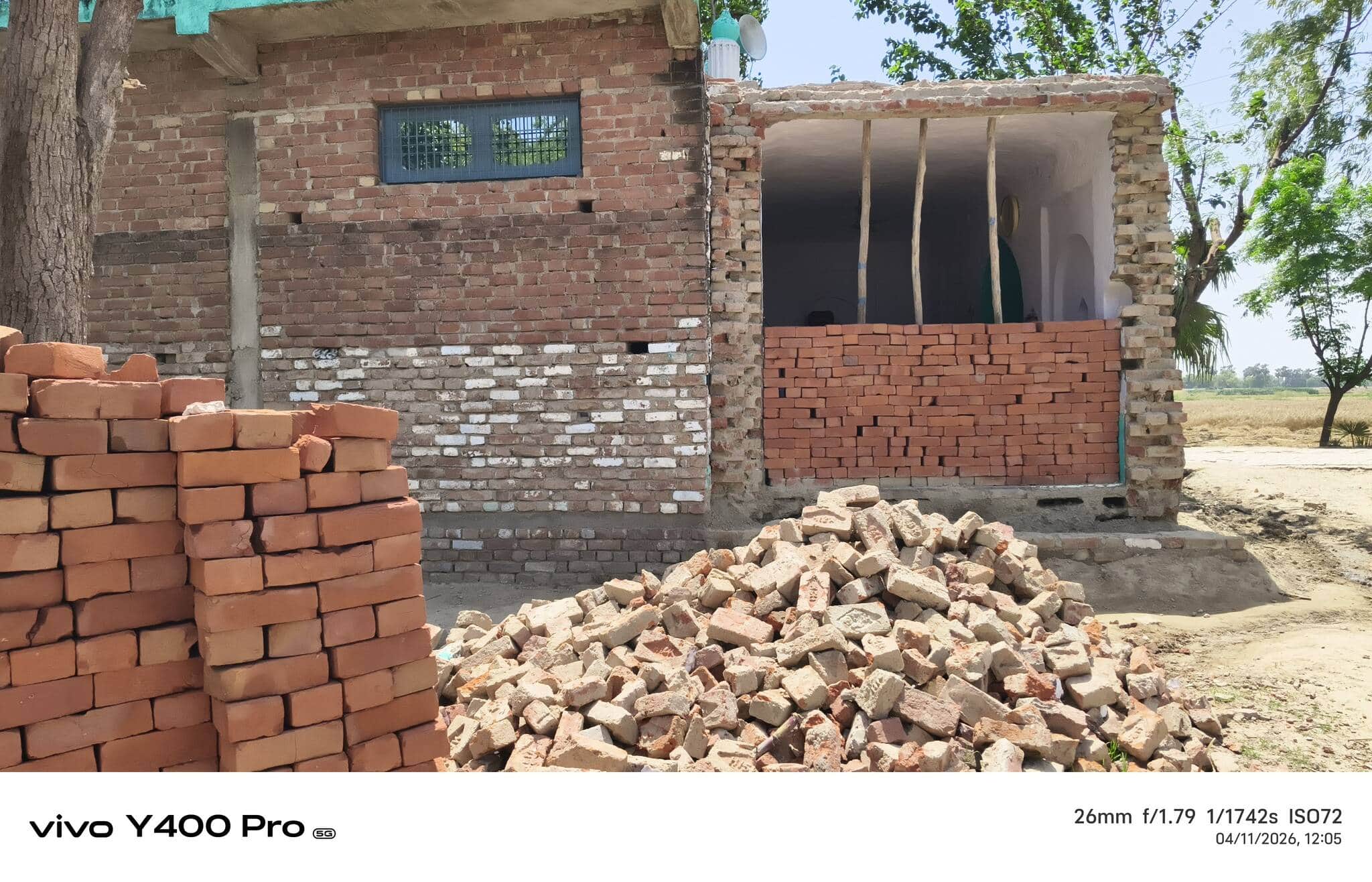 फोटो 2 जमौरा में क्षतिग्रस्त मस्जिद । संवाद