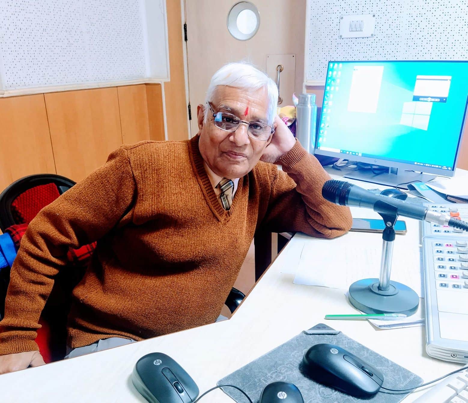 फोटो 37- श्रीकृष्ण शरद, पूर्व उद्घोषक, आकाशवाणी। स्रोत स्वय