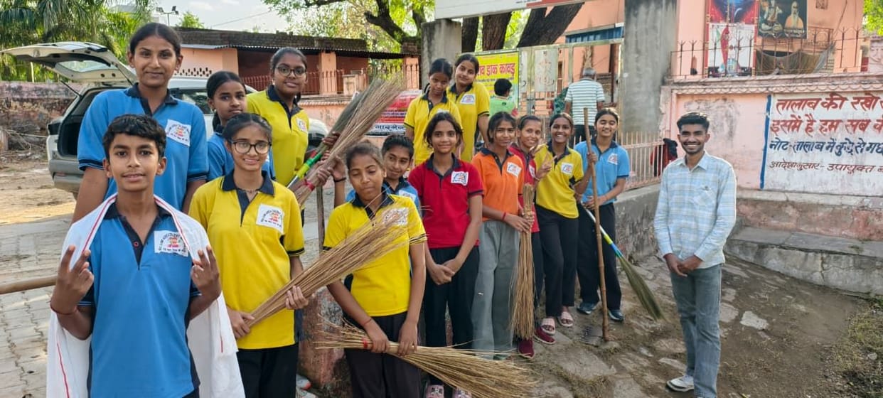The Slum Area Talent Team conducted a cleanliness drive at Chhota-Bada Talab.