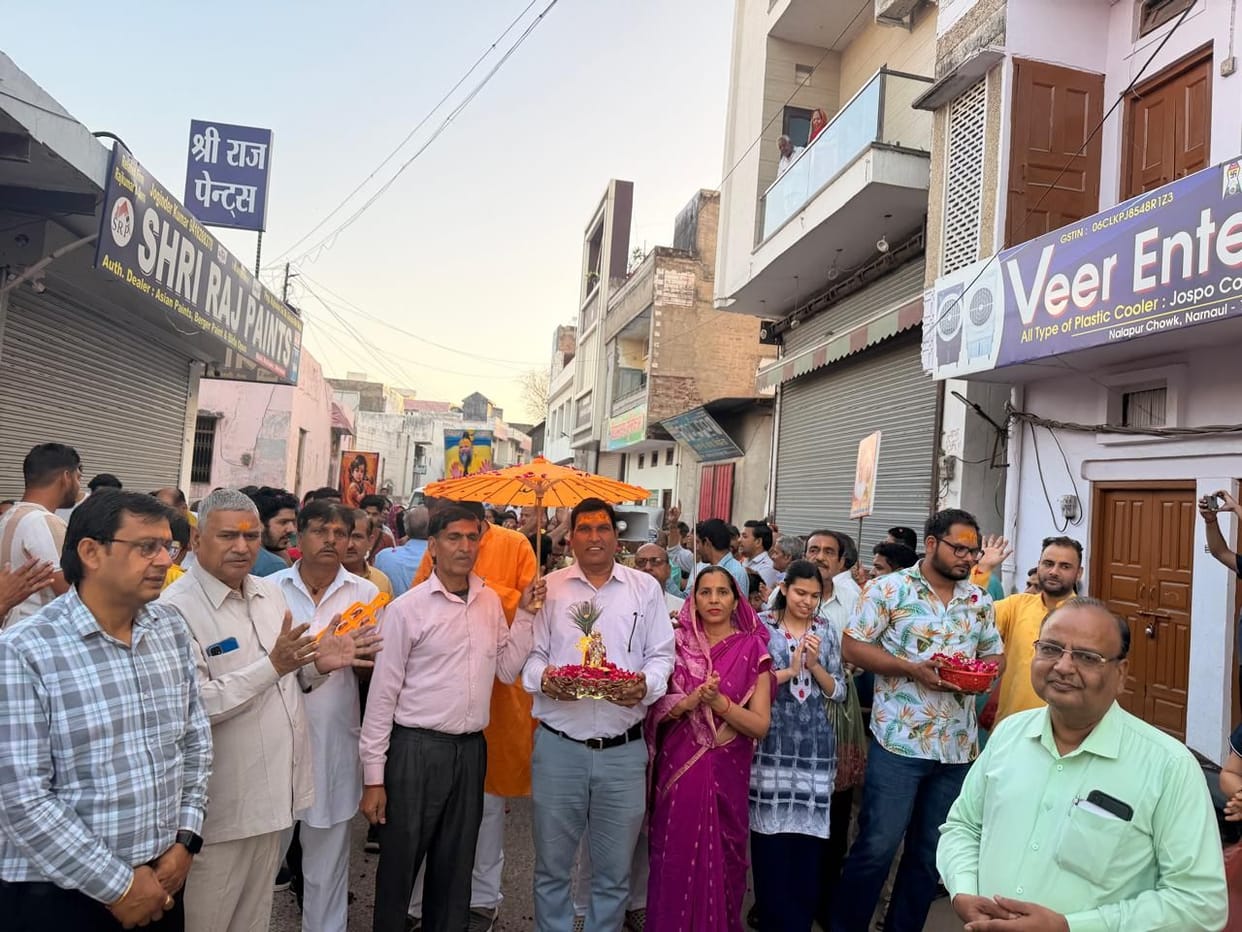 Chants of "Radha Rani Ki Jai" reverberated through Mohalla Kayasthwara.