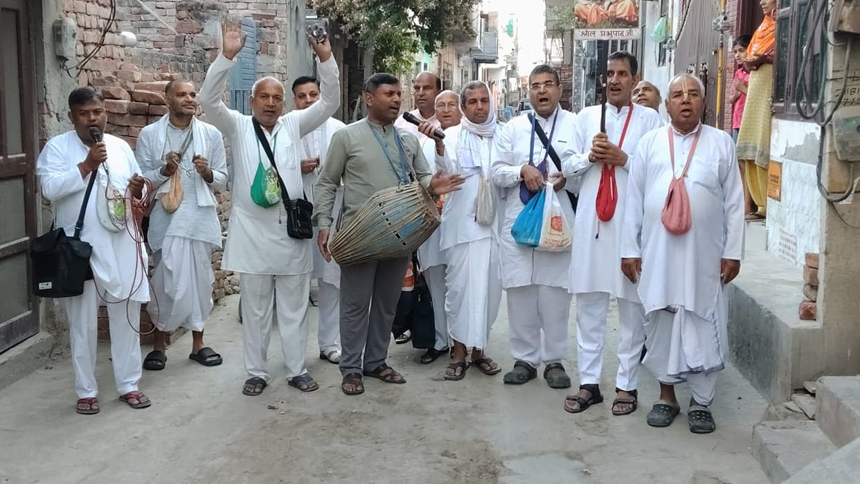 Harinam Sankirtan Prabhat Pheri was taken out in Vishal Nagar