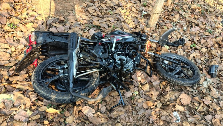 Jagdalpur: जगदलपुर में हादसा; तेज रफ्तार कार और बाइक में टक्कर, पति-पत्नी की मौत, 3 घायल