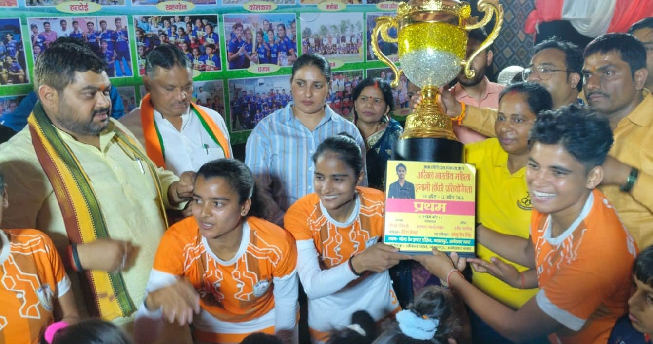 .जलालपुर के नरेंद्र देव इंटर कॉलेज में अंतरराज्यीय महिला हॉकी प्रतियोगिता के चौथे दिन रविवार को