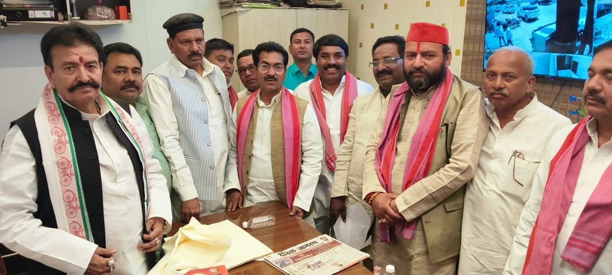 Workers welcomed the State President of the SP Backward Classes Wing.