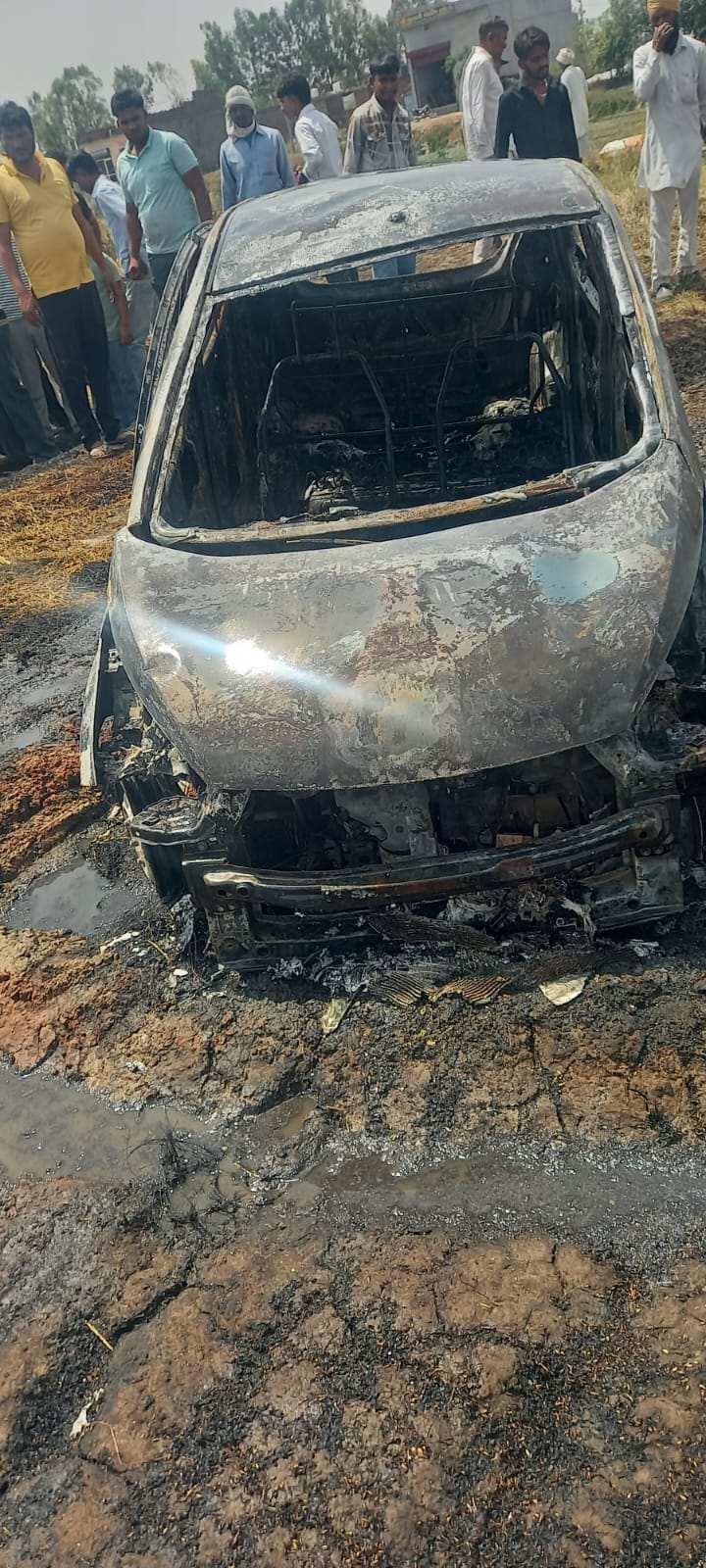 21 acres of crops burnt to ashes due to fire, fire brigade had to be taken from CM convoy.