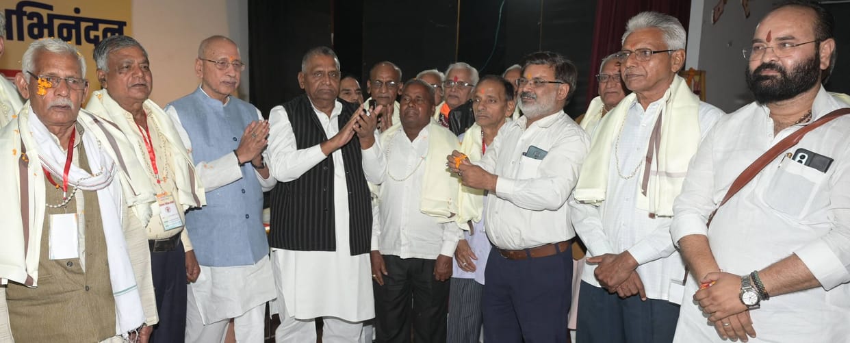 1,100 Teachers Gather at Divisional Conference; Achievements Highlighted