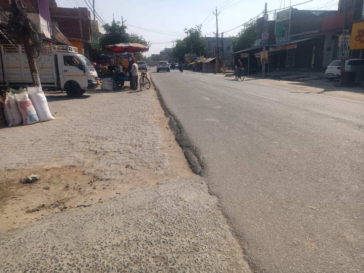 Roads have been built in the city, but the department is indifferent to the construction of tracks and footpaths.