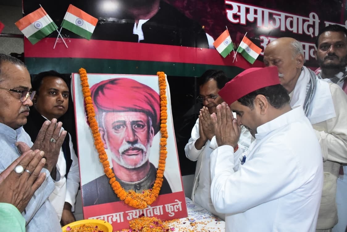 Jyotiba Phule raised his voice against discrimination: Dharmendra