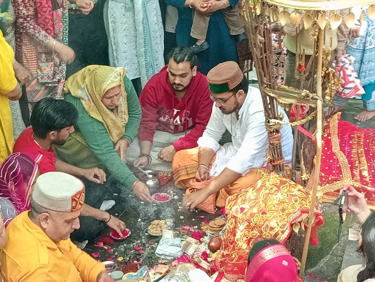 The procession reached Maluna paying homage to the sacrifice of Queen Sunaina