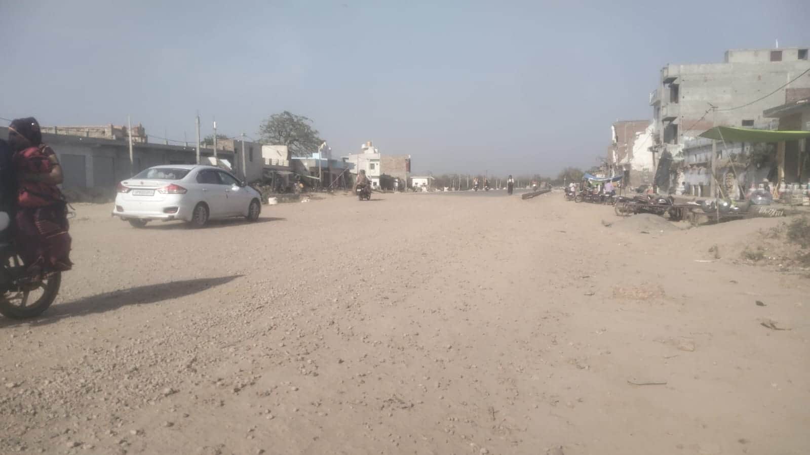 मारहरा क्षेत्र के गांव पिवारी पर निर्माणाधीन मथुरा-बरेली हाईवे। संवाद 