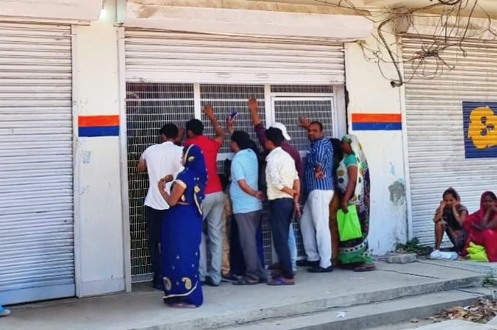 LPG is not available in Nautanwa for nine days, consumers are upset