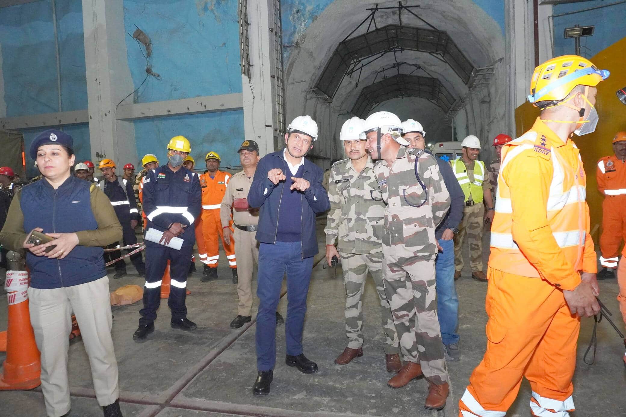 नाथपा झाकड़ी परियोजना में आपदा से निपटने को मॉक ड्रिल करते सुरक्षा जवान। स्रोत : परियोजना प्रबं