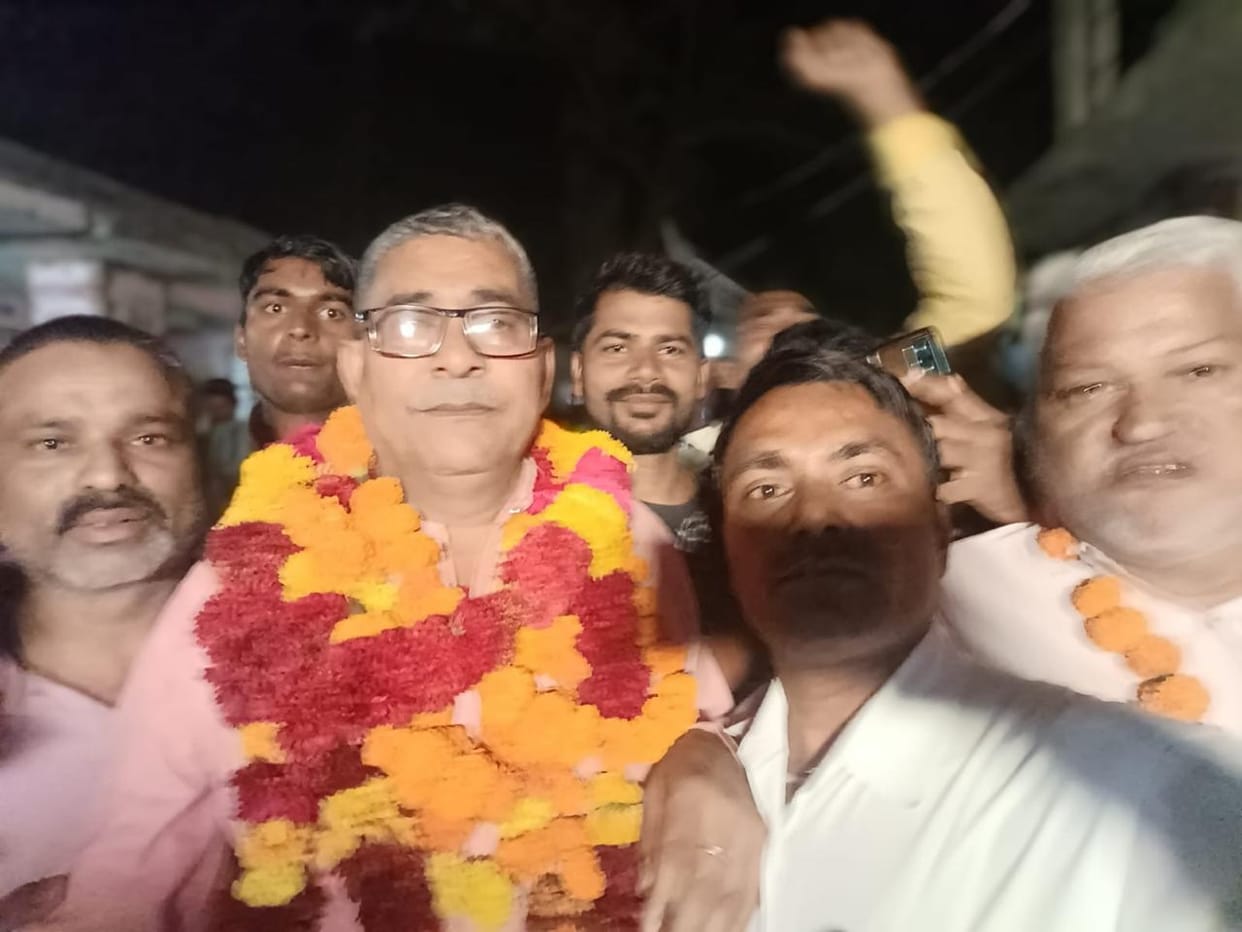 Babu Singh wins by one vote in a close triangular contest for the post of president.