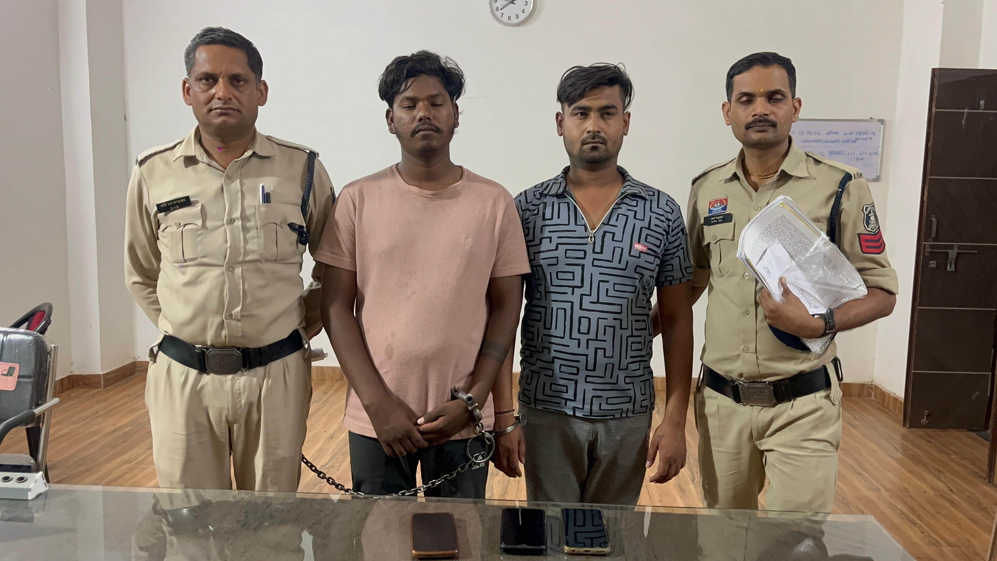 पुलिस की गिरफ्त में आरोपी