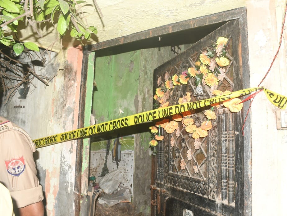 The house had become a garbage dump, fear of jaundice due to the filth.