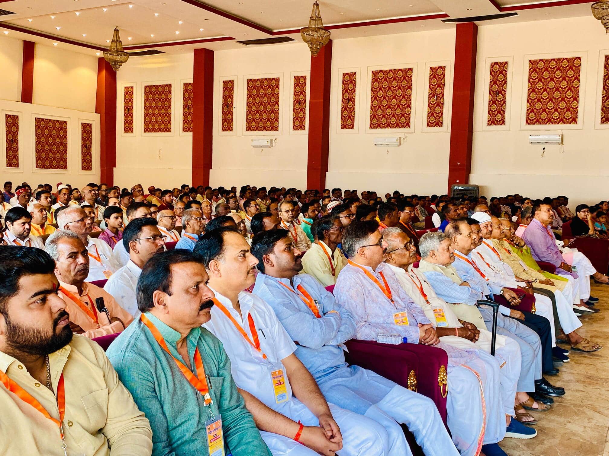 राष्ट्रीय स्वयंसेवक संघ पर जन गोष्ठी में उपस्थित लोग।  