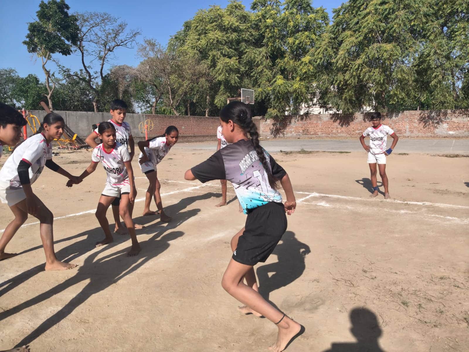 स्पोर्ट्स टैलेंट लाइव एकेडमी द्वारा आयोजित कबड्डी प्रतियोगिता में भाग लेते खिलाड़ी :संवाद