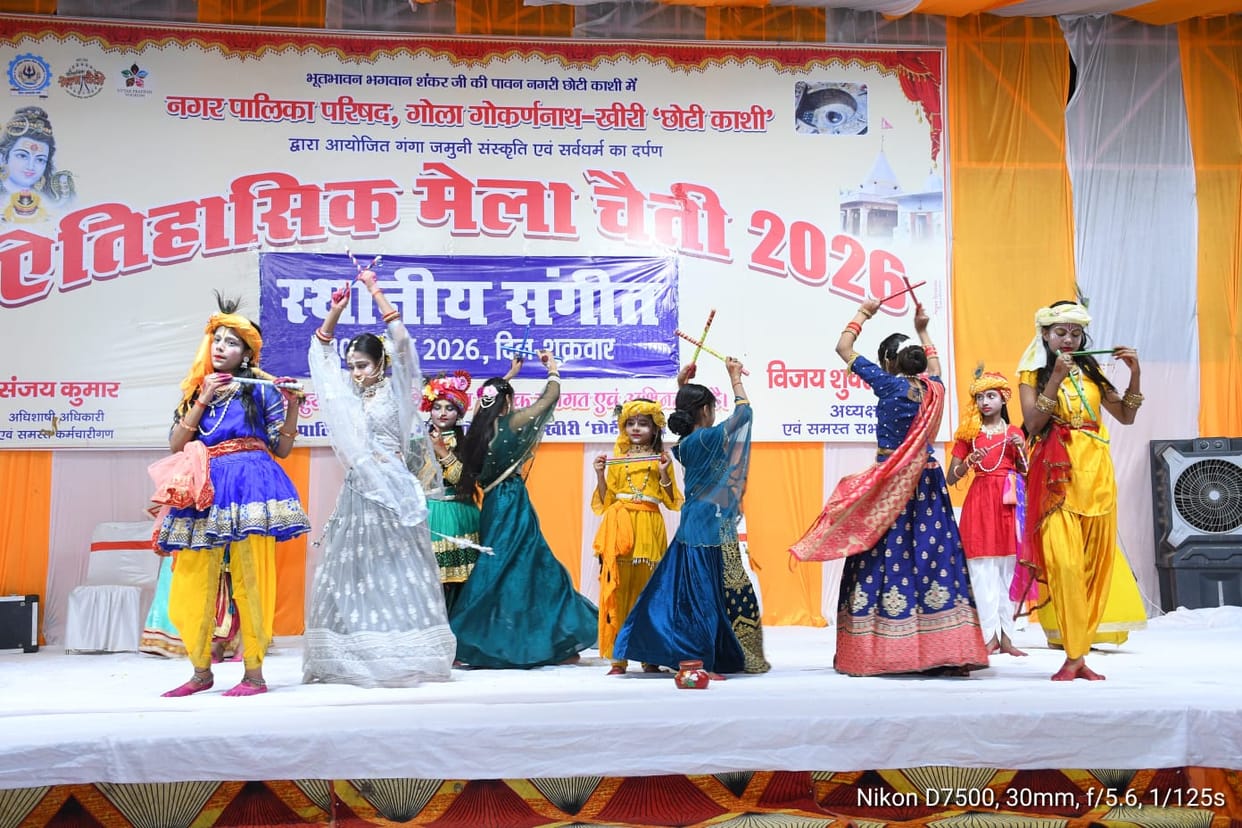 Road safety drama became an attraction, children entertained the audience