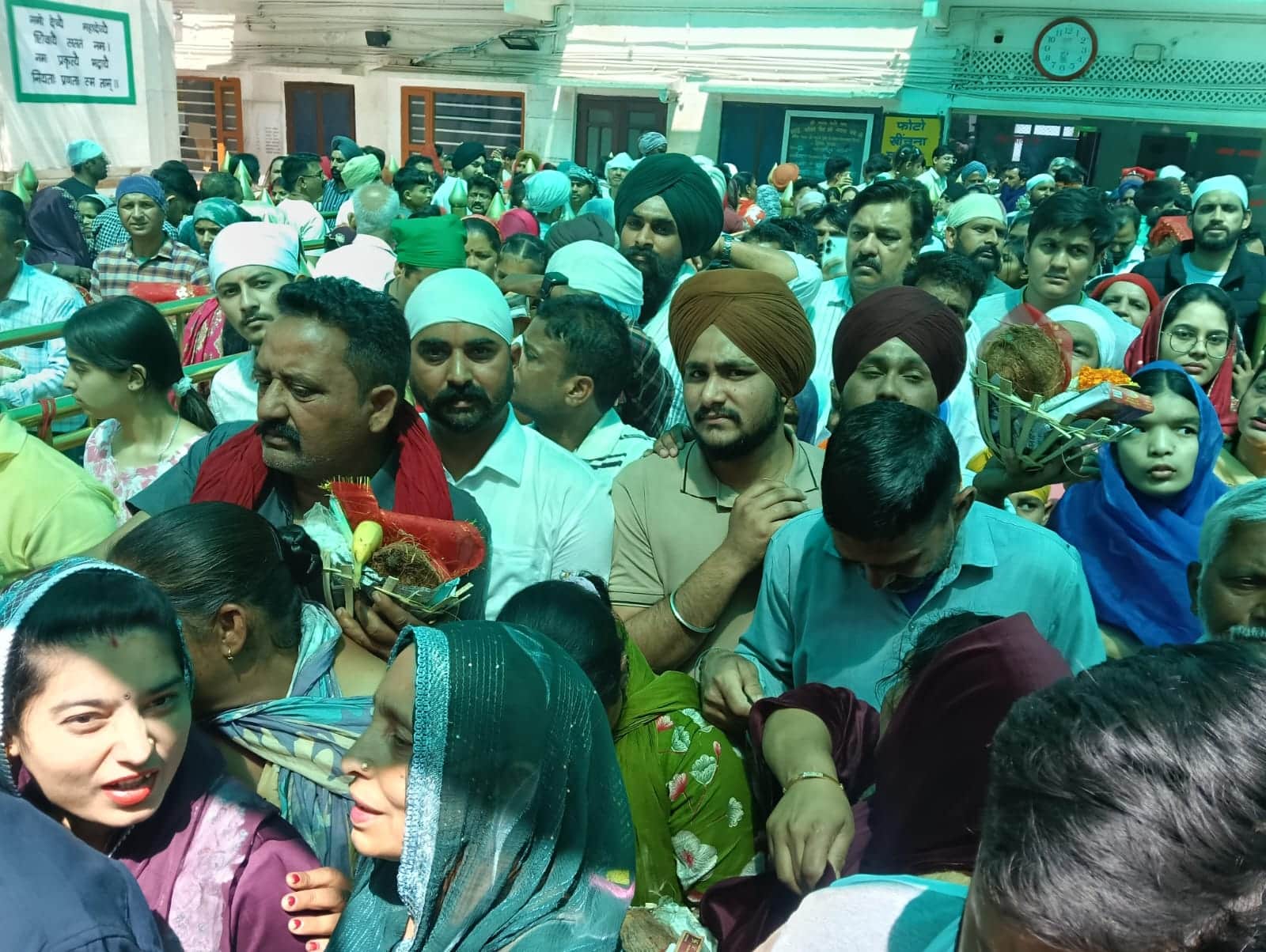 श्री नयना देवी जी में दर्शनों के लिए पहुंचे श्रद्धालु। संवाद