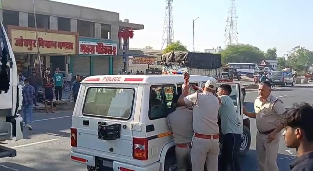 दिल्ली जयपुर हाईवे पर सड़क हादसा