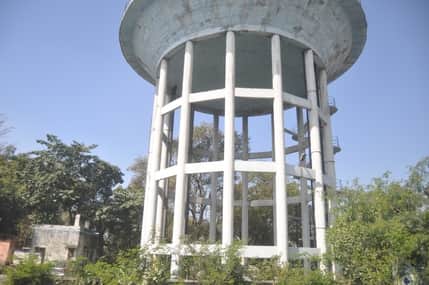 दिल्ली रोड पर लगी पानी की टंकी। संवाद