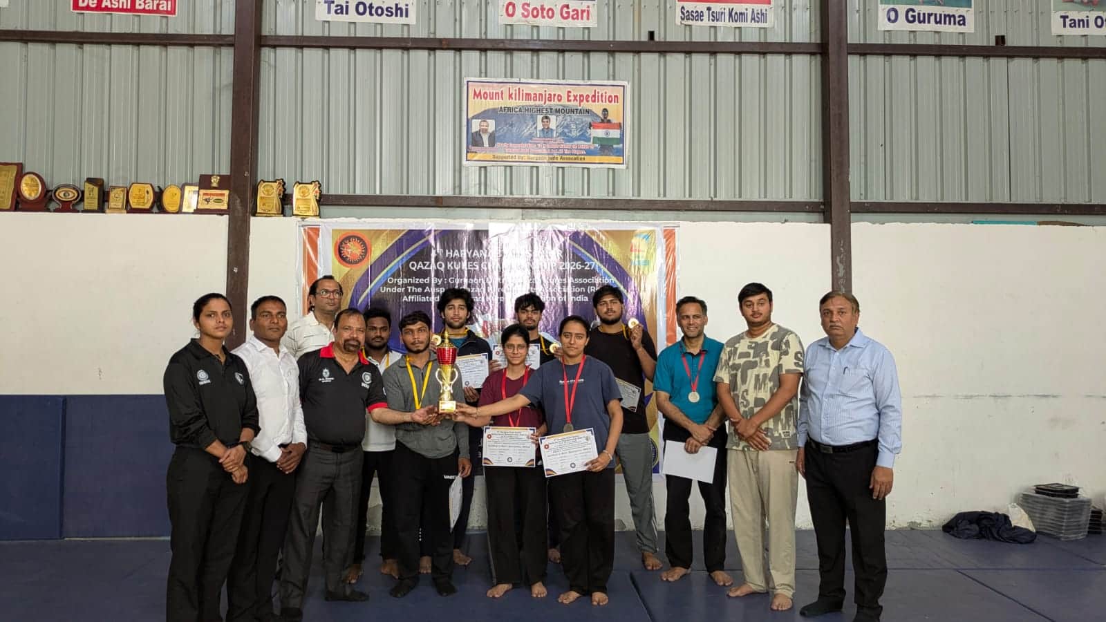 दौलताबाद स्थित अकादमी में रविवार को राज्य स्तरीय कजाक कुराश चैंपियनशिप का आयोजन