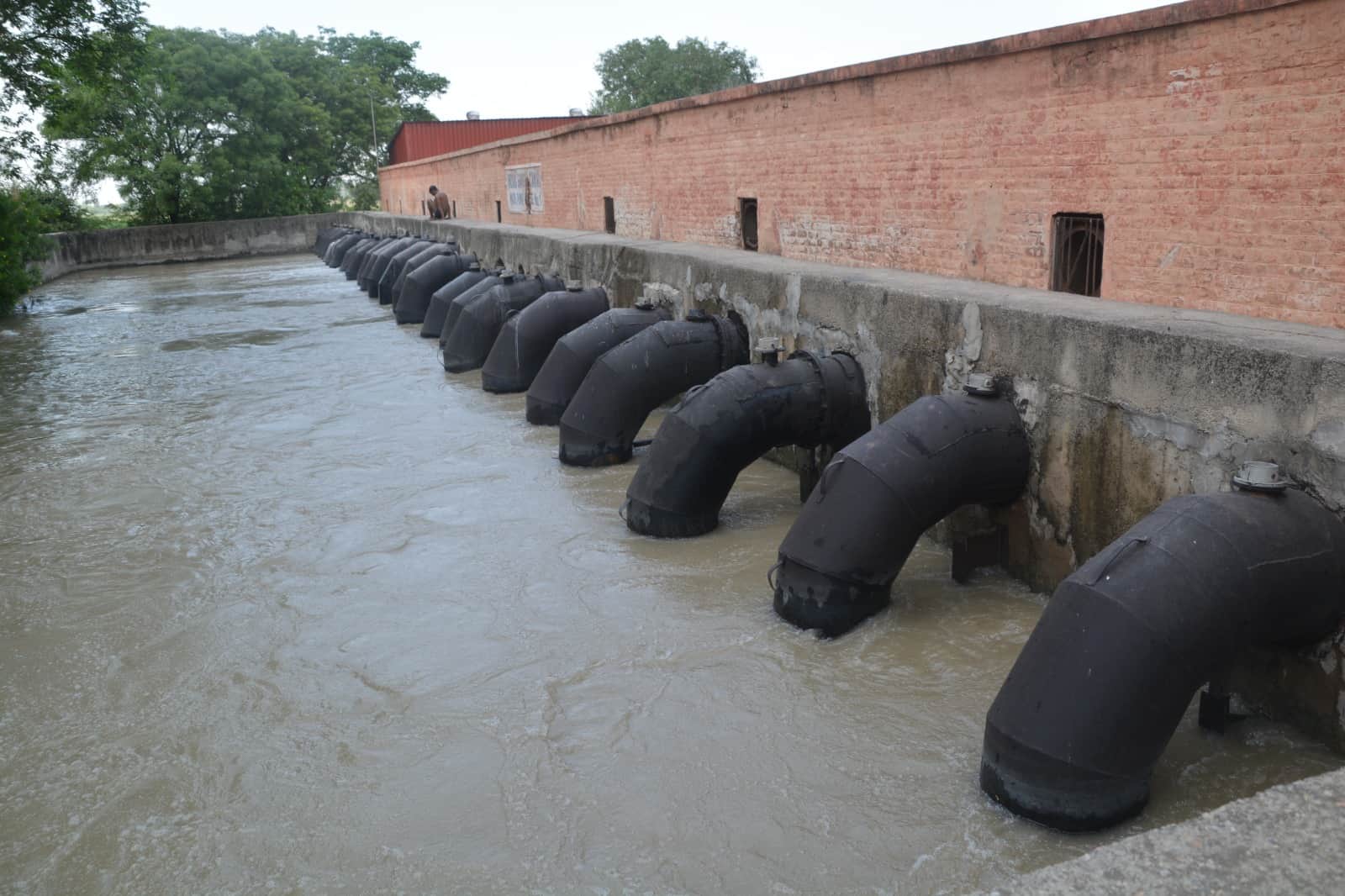 दादरी जिला स्थिति पंप हाऊस। 