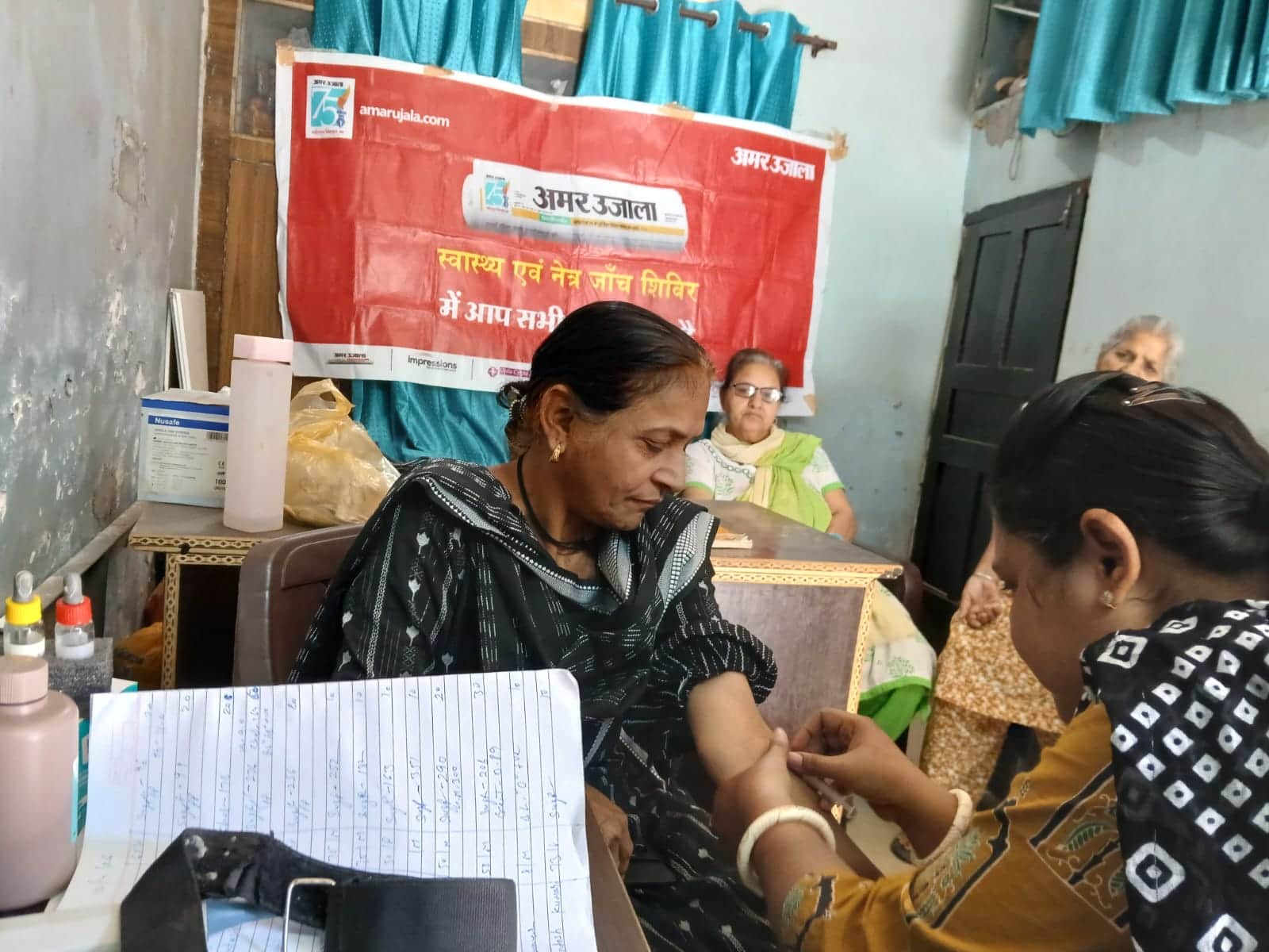 07 सर्कुलर रोड पर अमर उजाला फाउंडेशन व वैद्य केसरदास समिमि की ओर से आयोजित स्वास्थ्य शिविर में