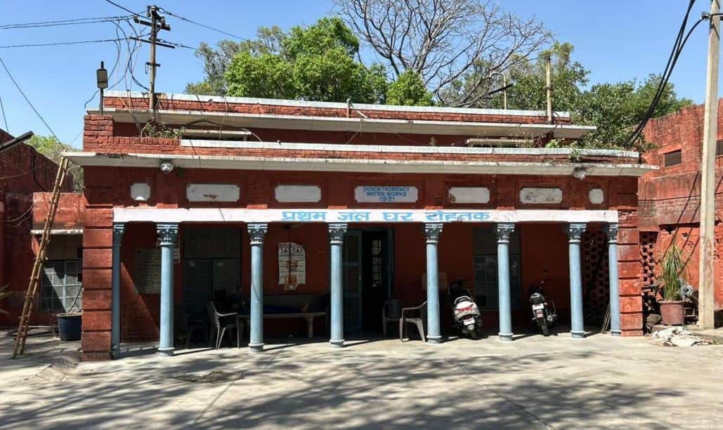 10 मानसरोवर पार्क स्थित 1932 में बना प्रथम जलघर। संवाद