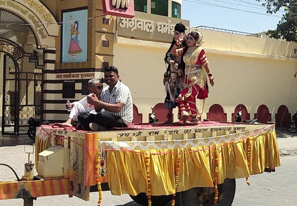 11जेएनडी11, 12: जाट धर्मशाला के पास से गुजरती भगवान परशुराम जन्मोत्सव पर शोभा यात्रा। संवाद