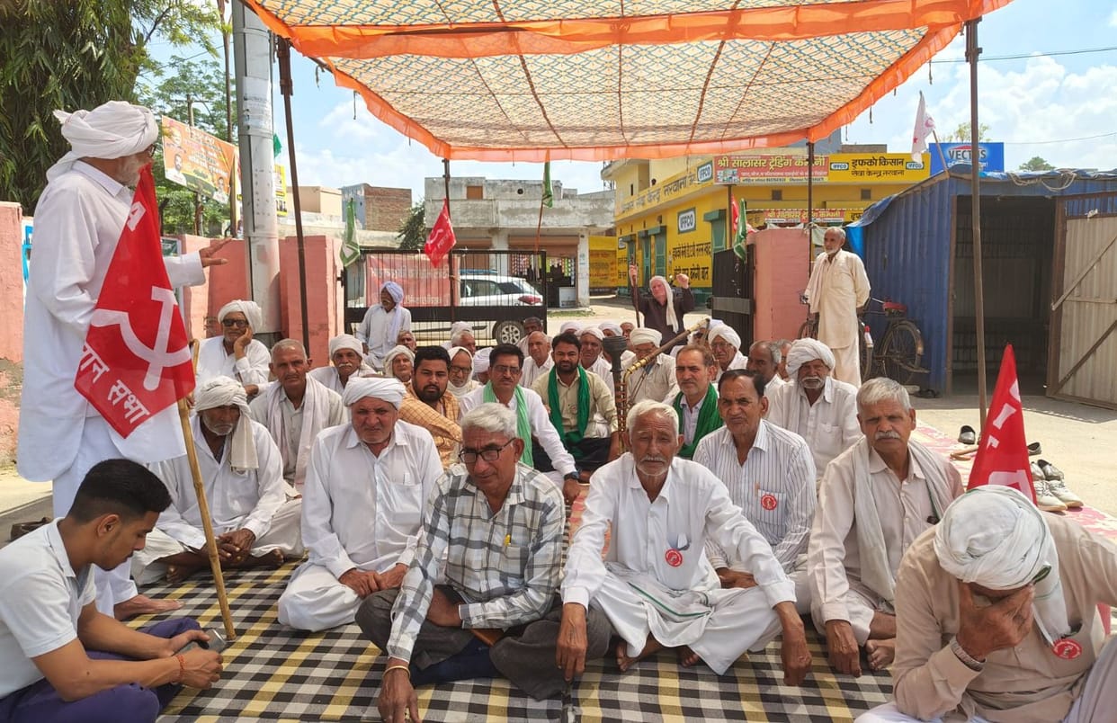 The United Kisan Morcha (SKM) continues its sit-in protest, warning of a massive agitation if its demands are not met.