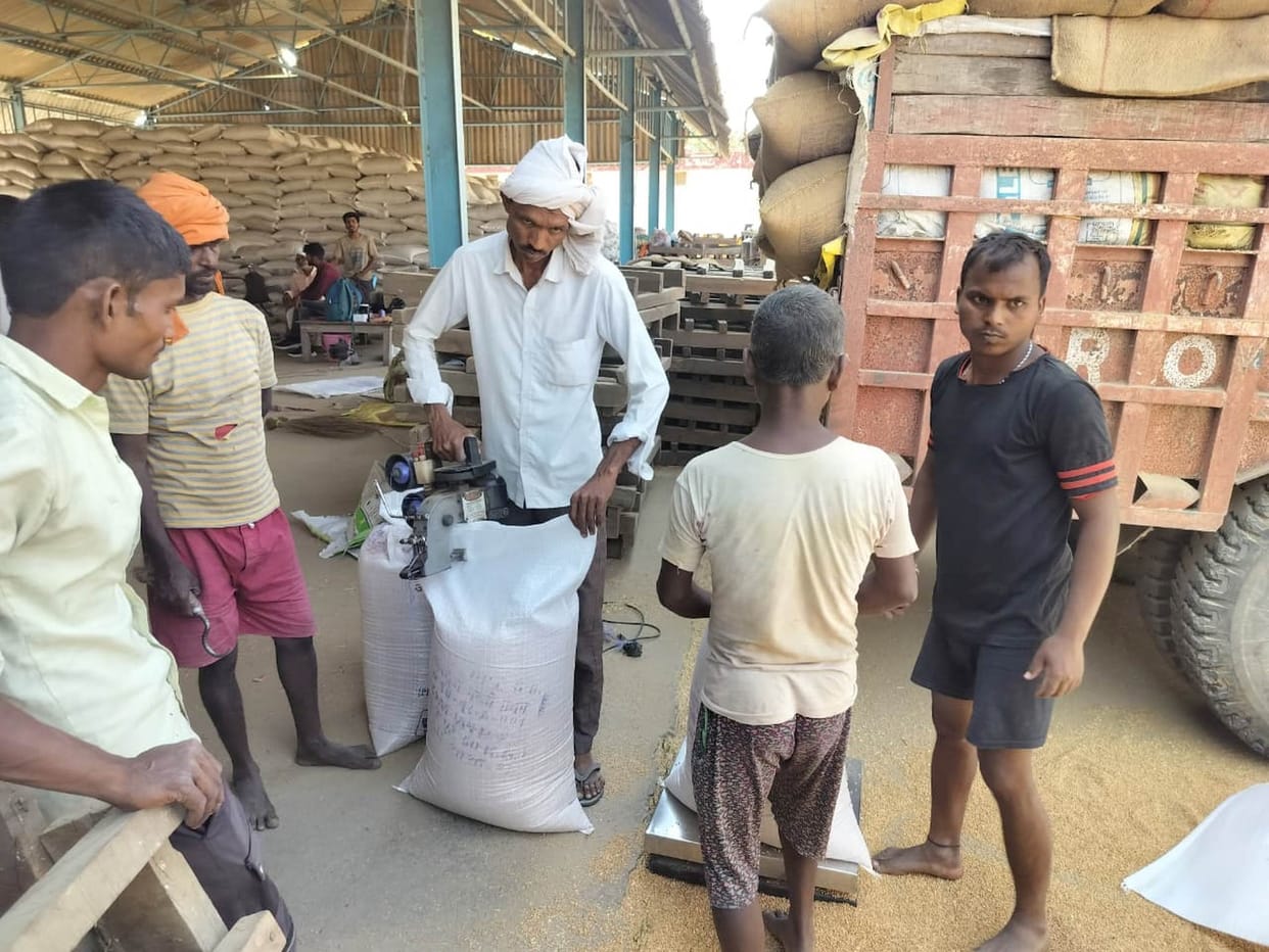 Small grains, farmers are facing problems in selling wheat at the centersSmall grains, farmers are facing problems in selling wheat at the centers