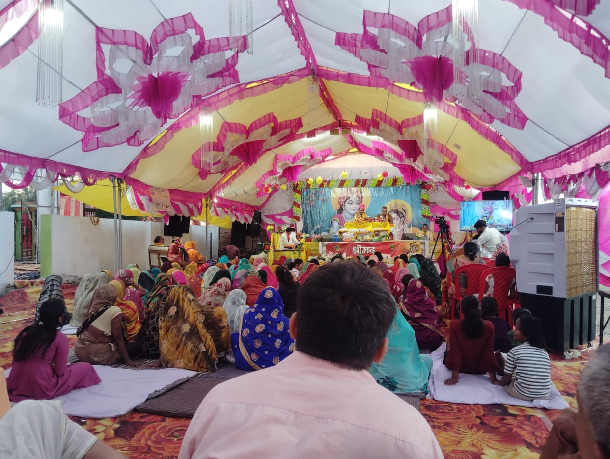 The devotees were moved after hearing the story of Rukmini's marriage