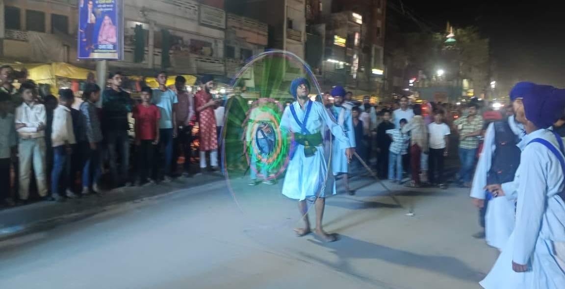Performed astounding stunts during the procession.