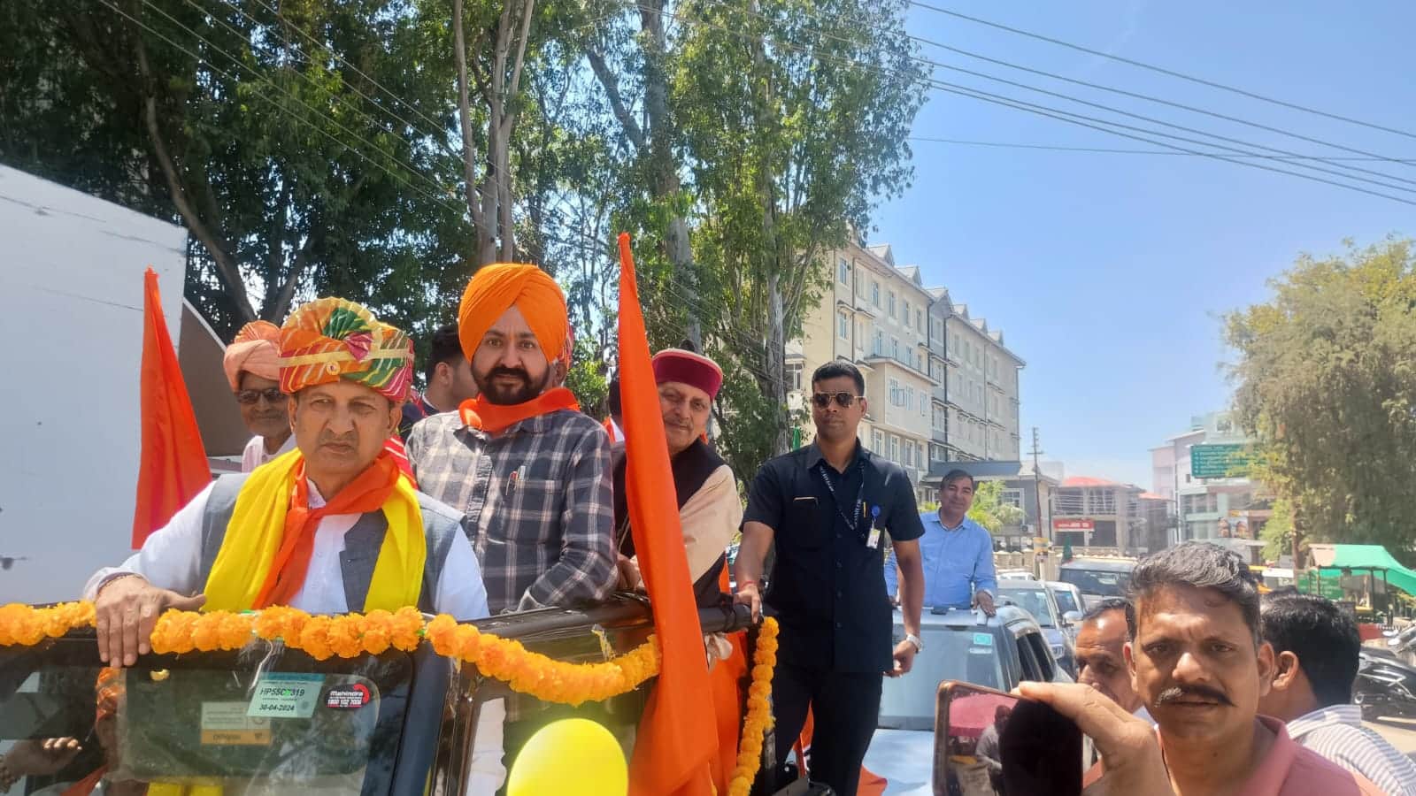 डॉ. भीमराव आंबेडर की जयंती पर राज्यसभा सांसद डॉ. ढगो से शोभायात्रा निकालते हुए। स्रोत : जागरूक 