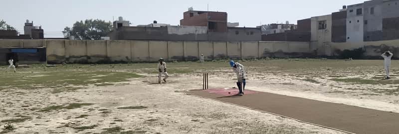 डीआरबी कॉलेज मैदान पर बल्लेबाजी करता खिलाड़ी। संवाद 