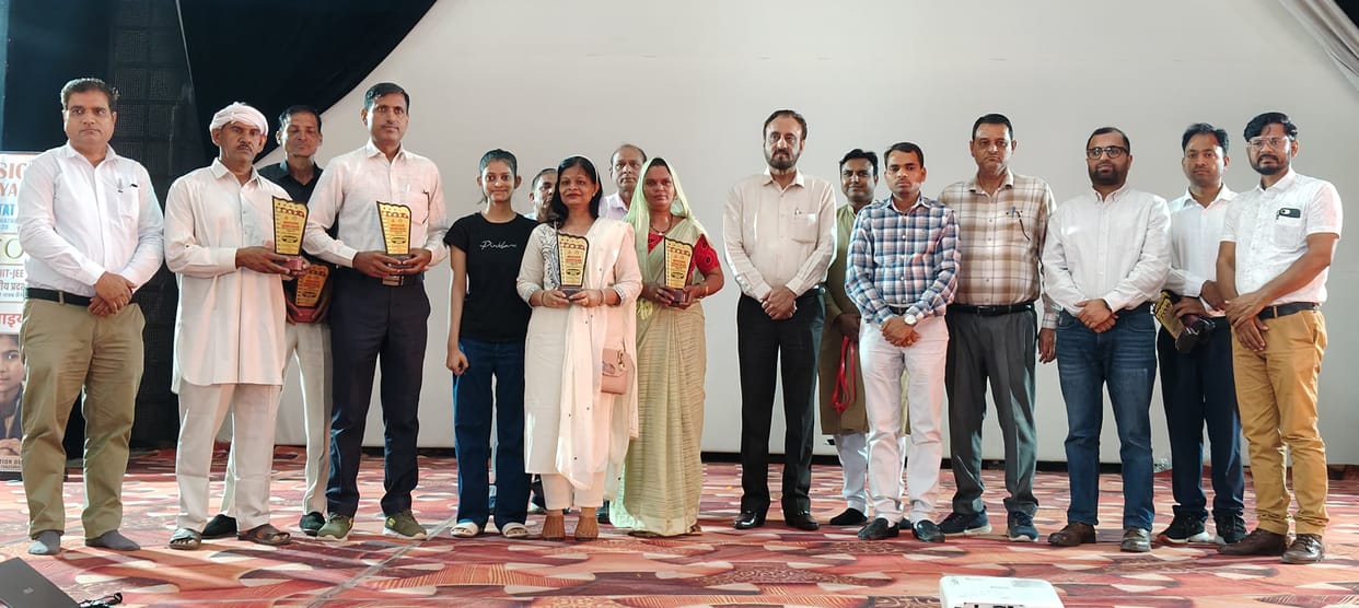 257 Students from the District Excel in the Mission Buniyad Examination