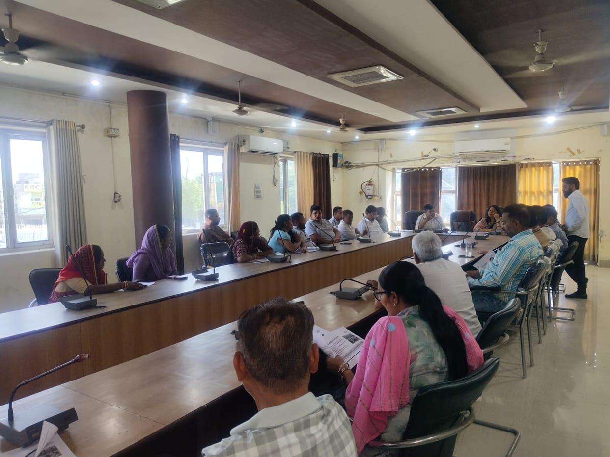 Councillor said in the meeting  garbage collection vehicle is not reaching