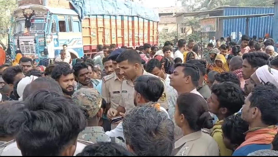 Vaishali: Uproar Follows Youth's Death in Road Accident Demand for Compensation Road Blocked by Burning Tires