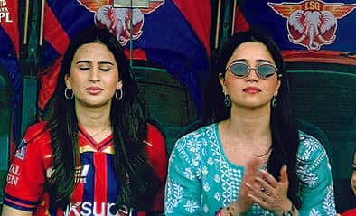 इकाना में भाभी सानिया चंदोक के साथ मैच देखतीं सारा तेंदुलकर